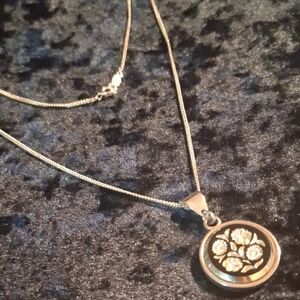 Damascene Gold Minimalist Pendant Necklace